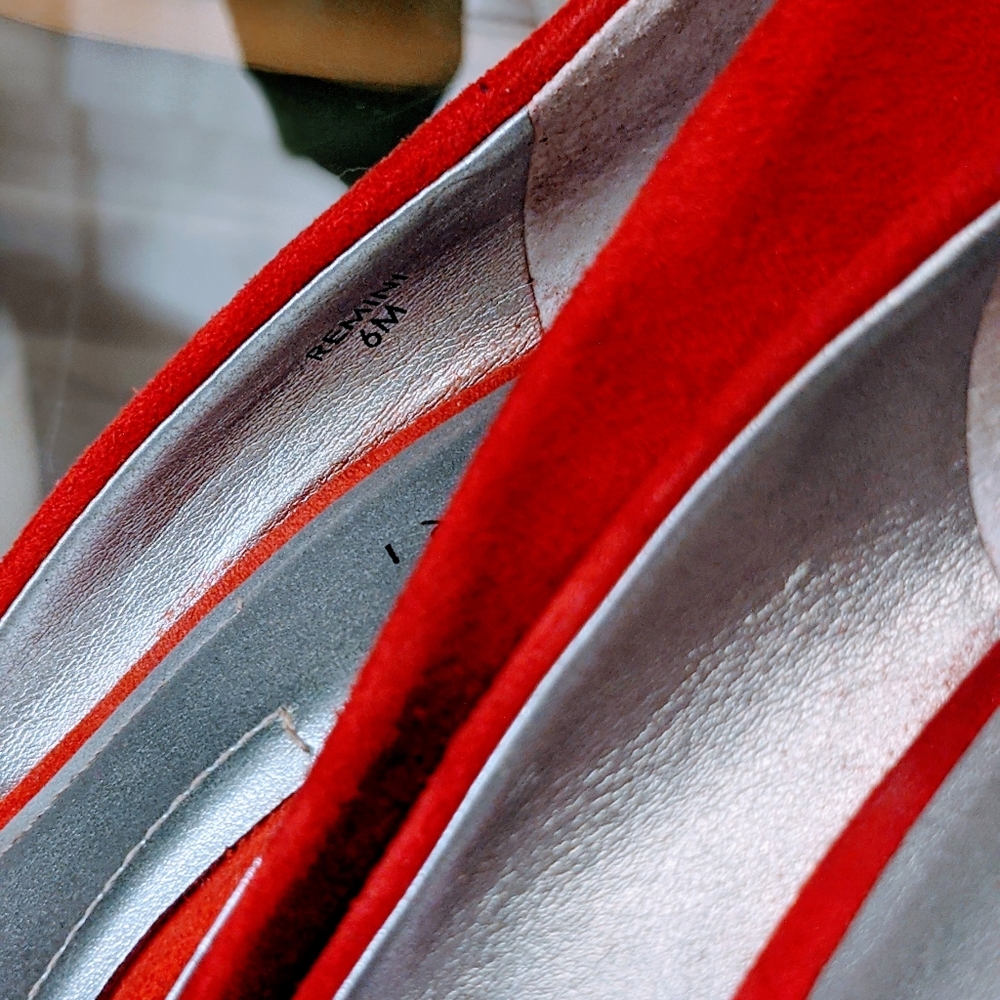 Tahari Red Pumps - Picture 4 of 5
